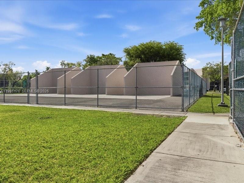 HORIZONS WEST CONDO #7 - Residential