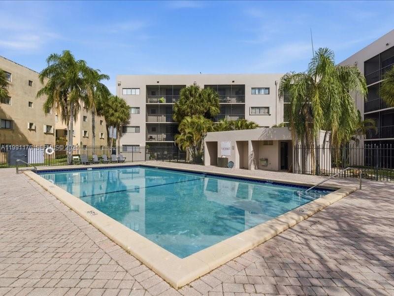 HORIZONS WEST CONDO #7 - Residential