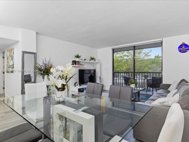 HORIZONS WEST CONDO #7 - Residential