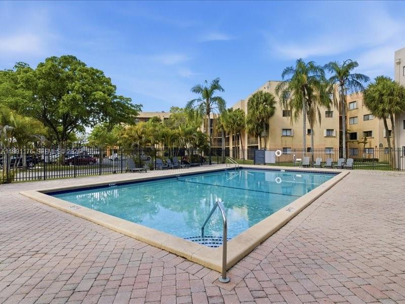 HORIZONS WEST CONDO #7 - Residential