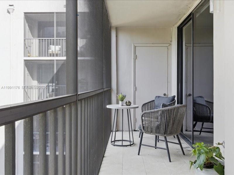 HORIZONS WEST CONDO #7 - Residential