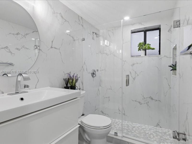 HORIZONS WEST CONDO #7 - Residential