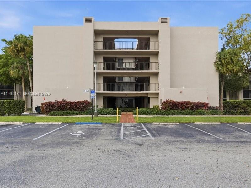 HORIZONS WEST CONDO #7 - Residential