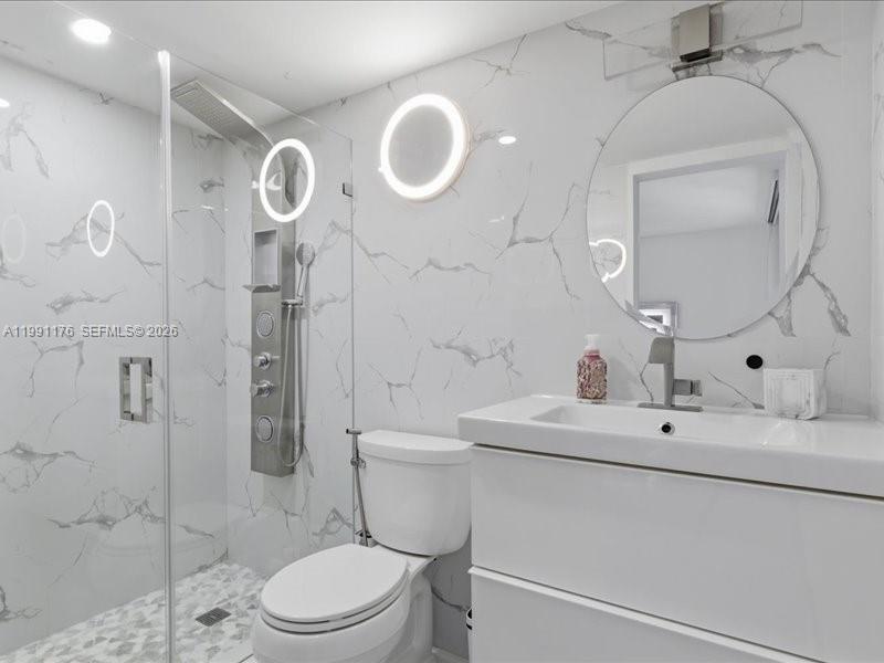 HORIZONS WEST CONDO #7 - Residential