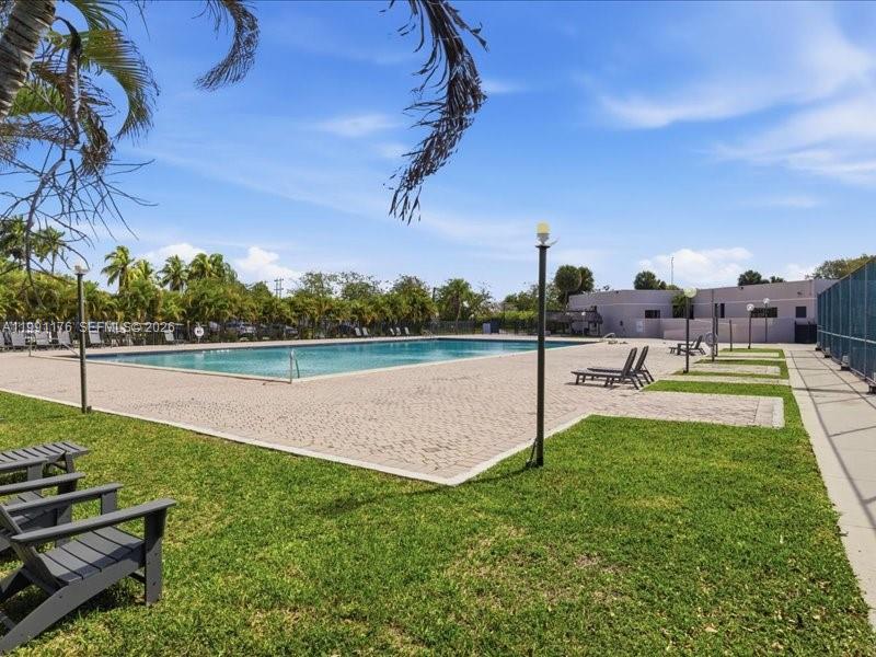 HORIZONS WEST CONDO #7 - Residential