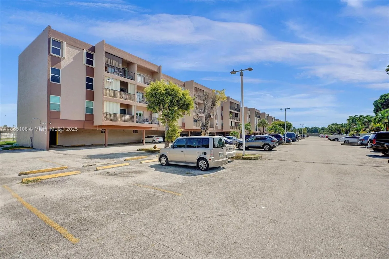 Hialeah, Florida 33014, United States, 1 Bedroom Bedrooms, ,2 BathroomsBathrooms,Residential,Active,197672