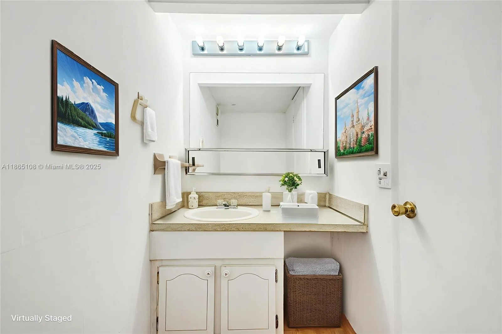 Hialeah, Florida 33014, United States, 1 Bedroom Bedrooms, ,2 BathroomsBathrooms,Residential,Active,197672