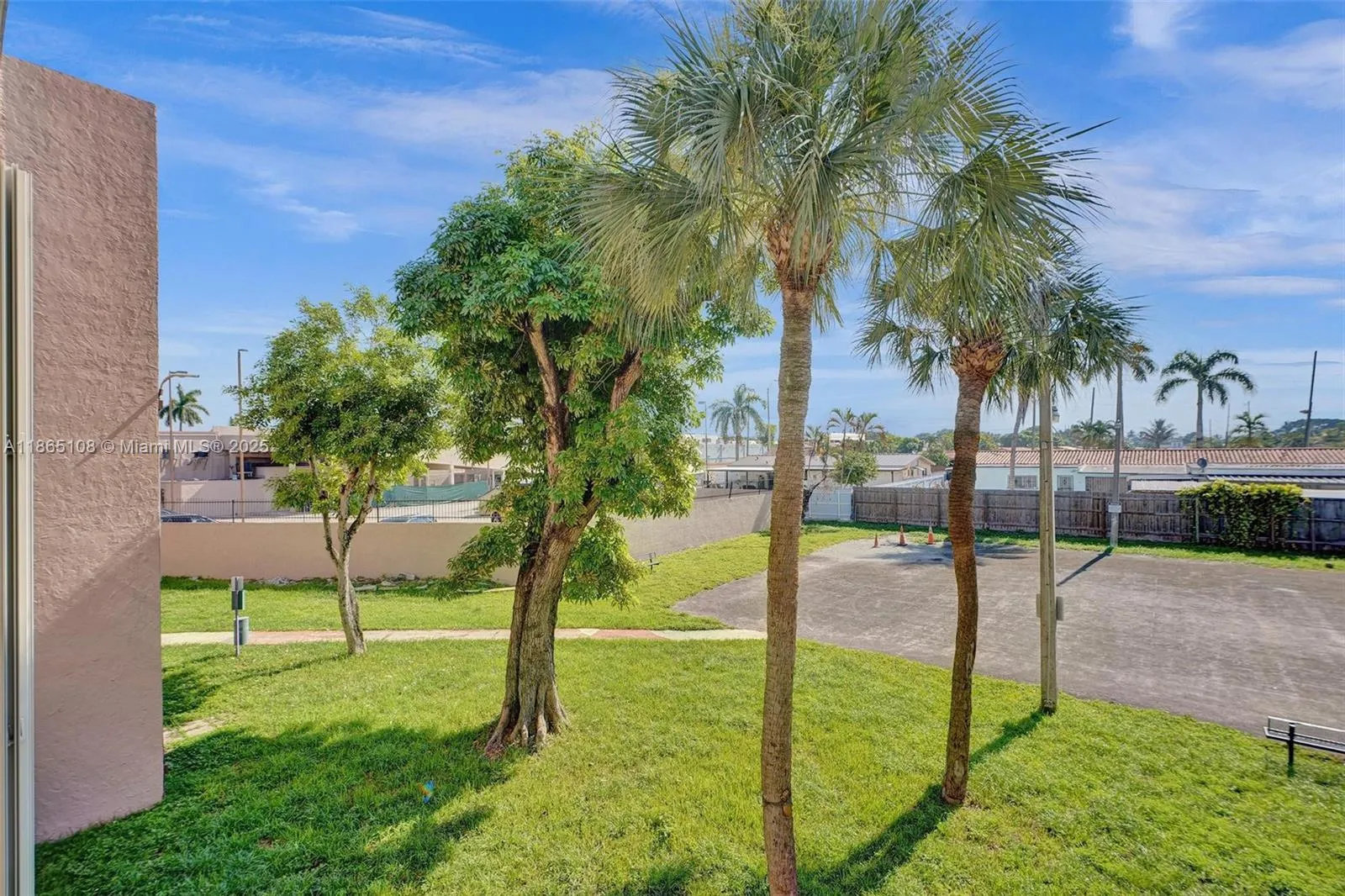 Hialeah, Florida 33014, United States, 1 Bedroom Bedrooms, ,2 BathroomsBathrooms,Residential,Active,197672