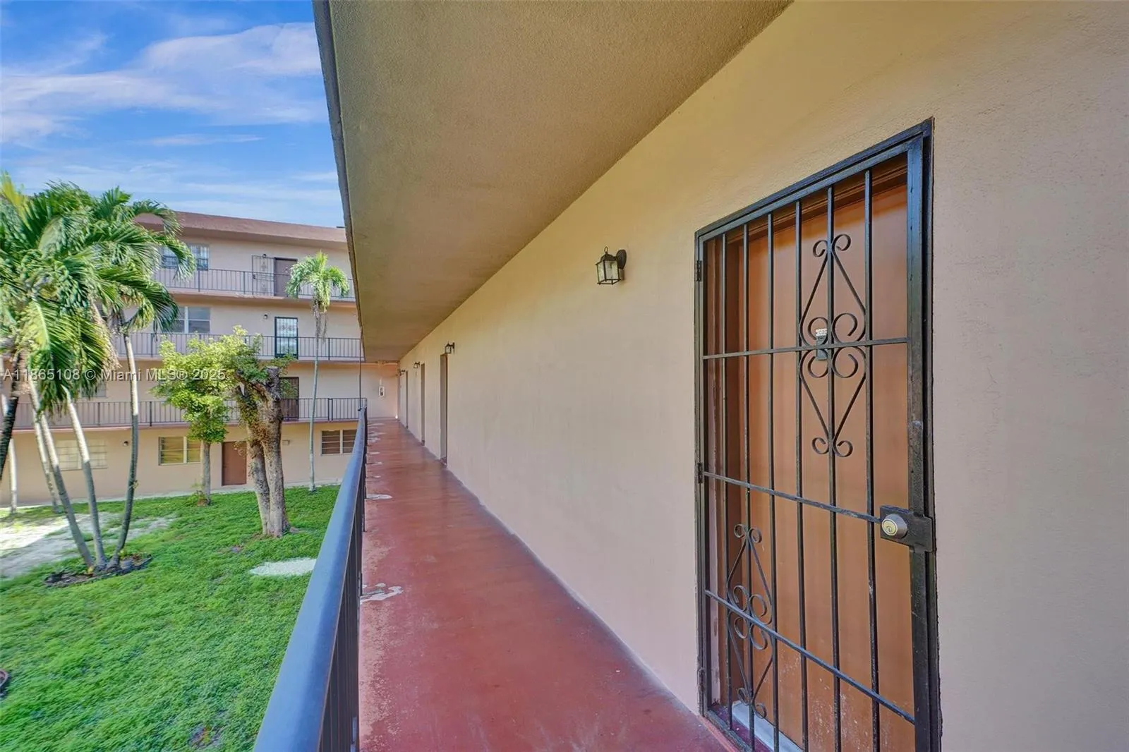 Hialeah, Florida 33014, United States, 1 Bedroom Bedrooms, ,2 BathroomsBathrooms,Residential,Active,197672