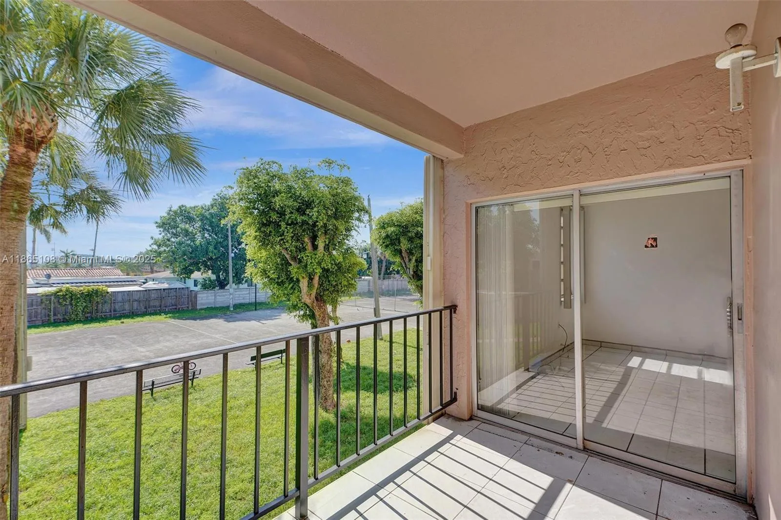 Hialeah, Florida 33014, United States, 1 Bedroom Bedrooms, ,2 BathroomsBathrooms,Residential,Active,197672