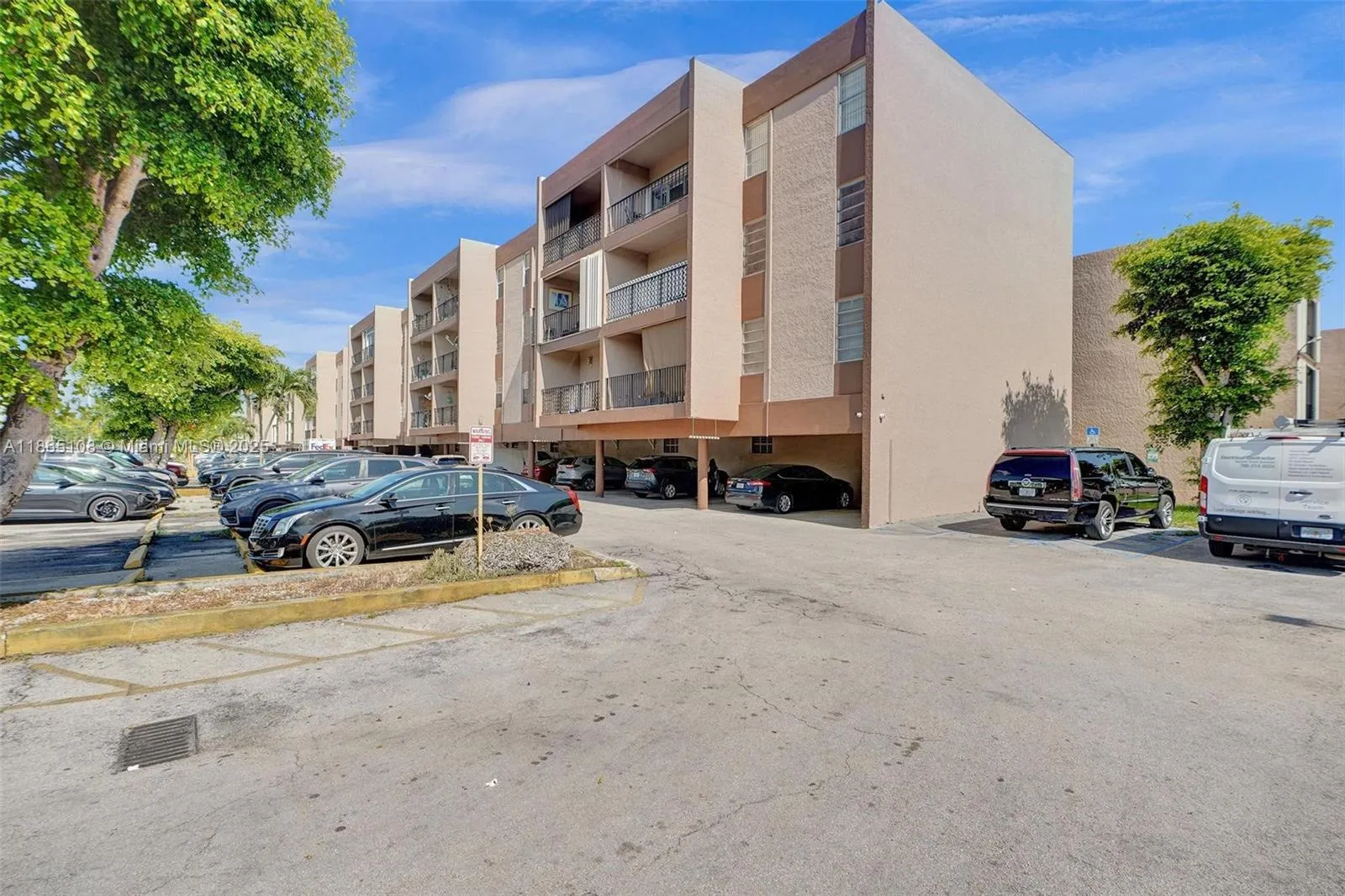 Hialeah, Florida 33014, United States, 1 Bedroom Bedrooms, ,2 BathroomsBathrooms,Residential,Active,197672