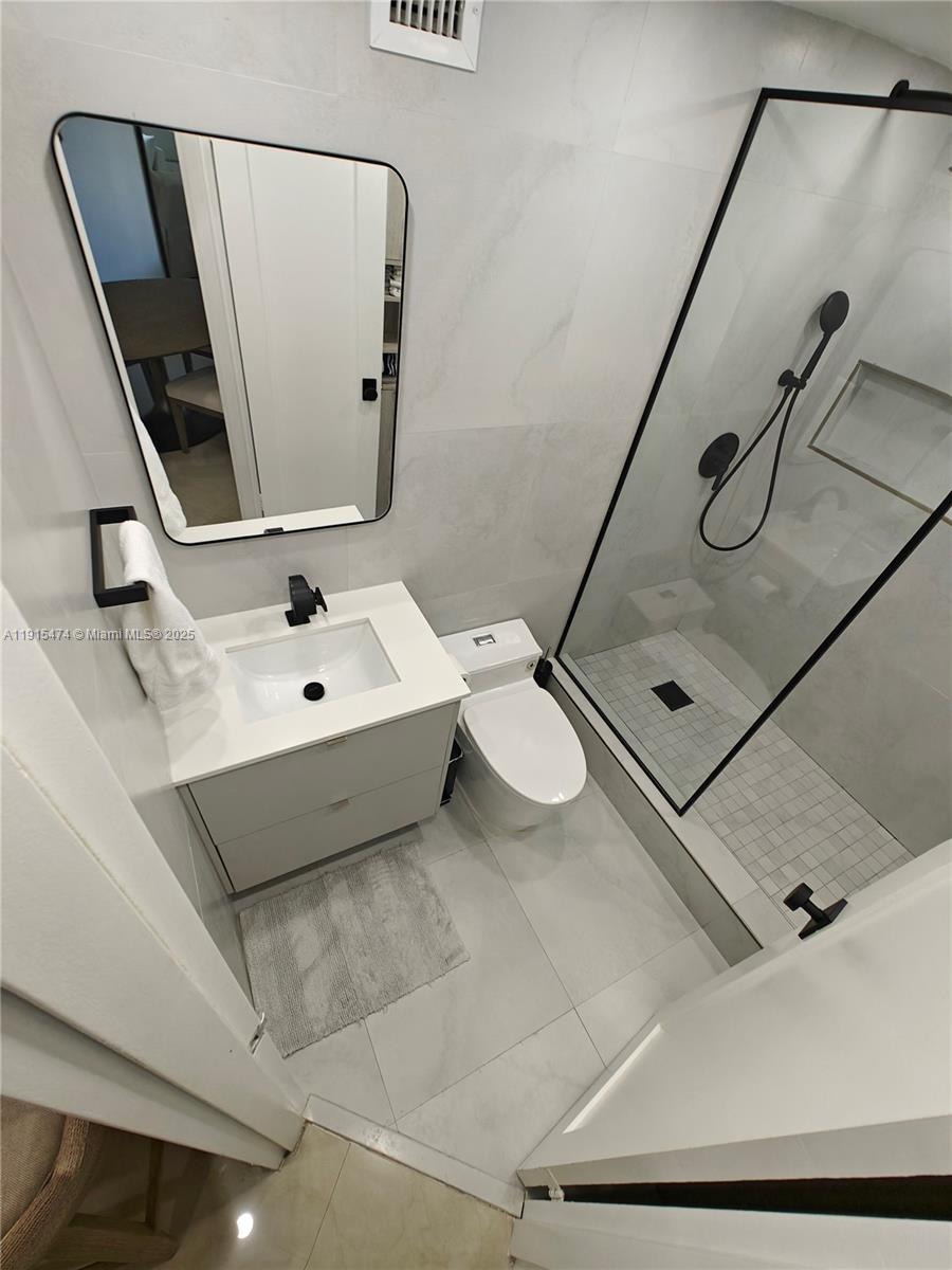 FOUR AMBASSADORS CONDO PH - Residential Lease