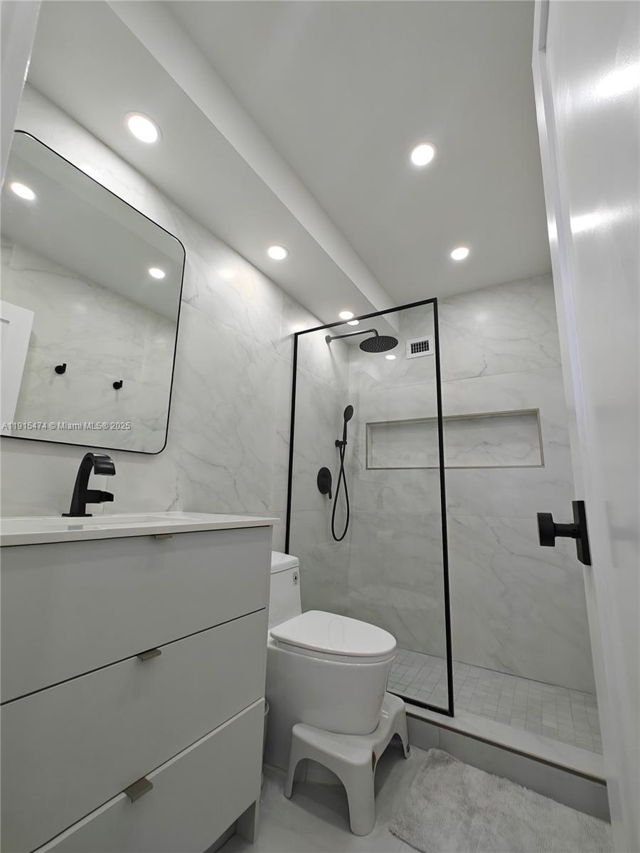 FOUR AMBASSADORS CONDO PH - Residential Lease