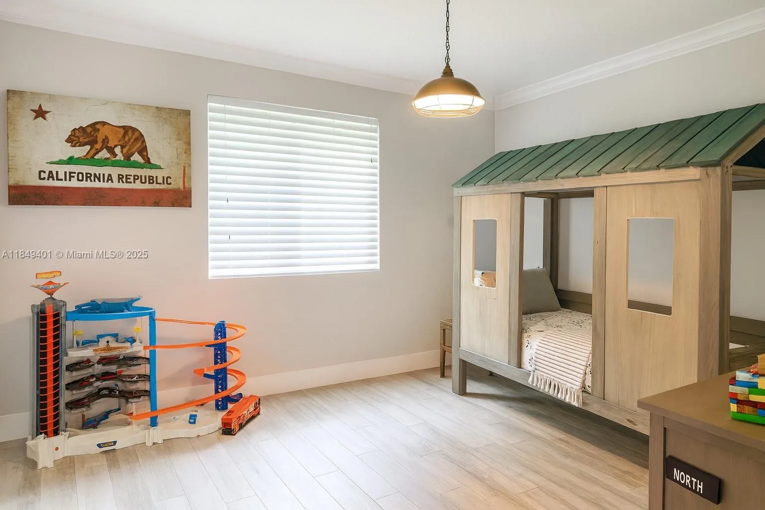 Palmetto Bay, Florida 33157, United States, 3 Bedrooms Bedrooms, ,2 BathroomsBathrooms,Residential,Active,181697