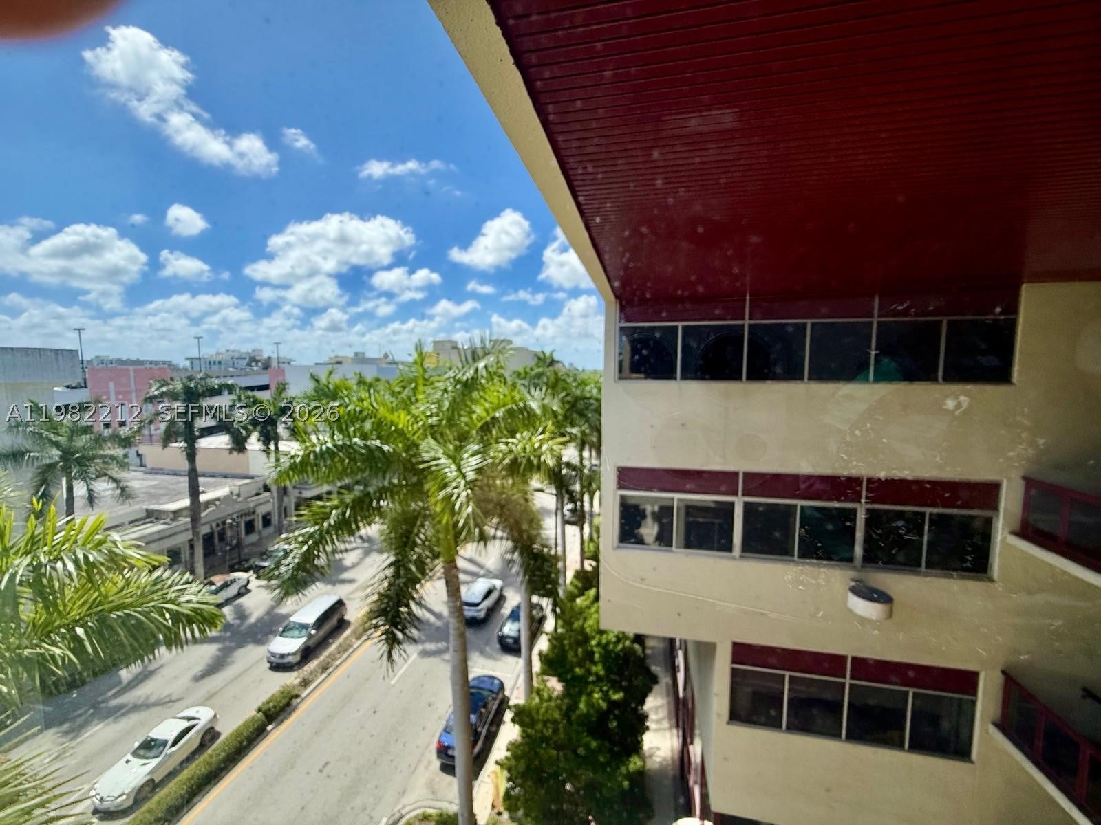 1111 N Kane Concourse 500