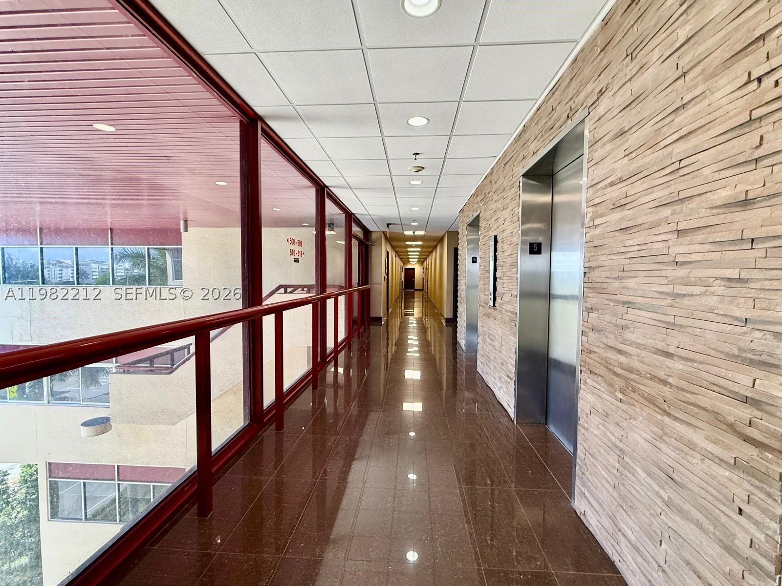 1111 N Kane Concourse 500