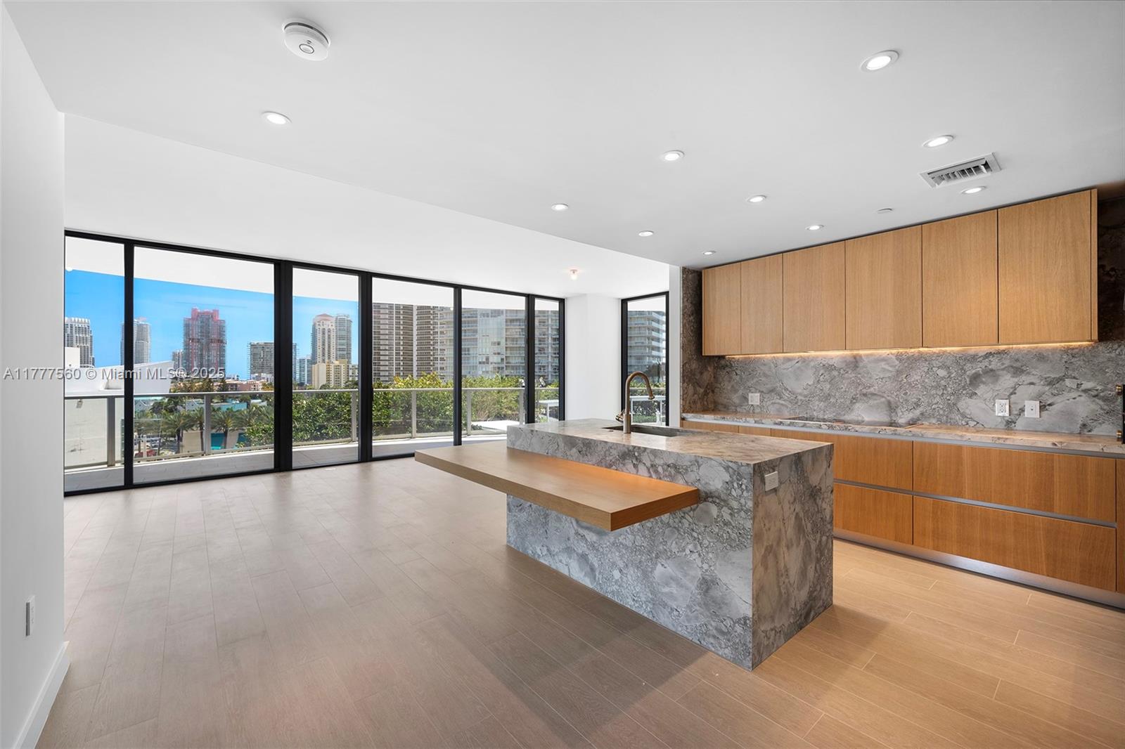 FIVE PARK - Residential