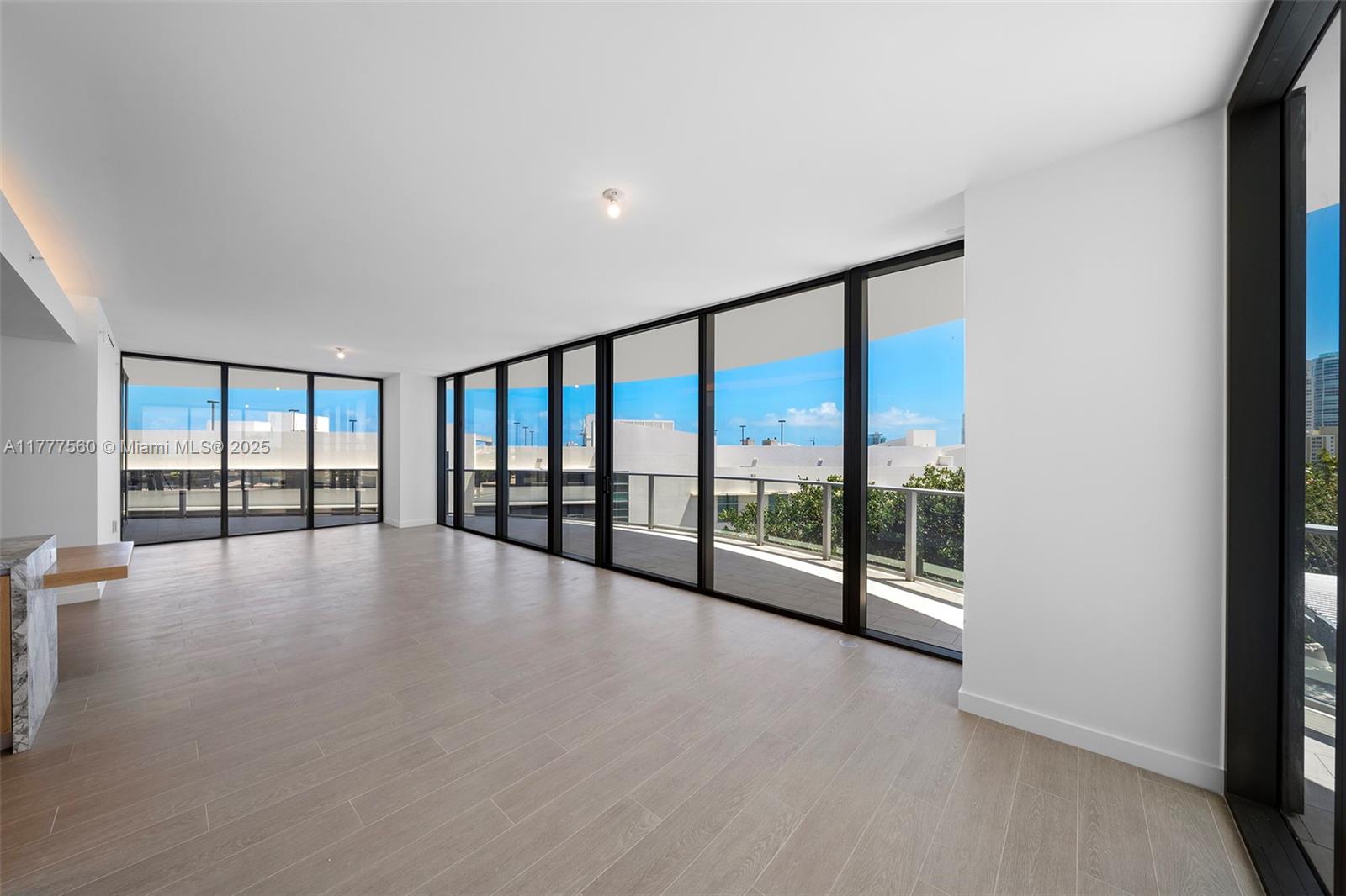 FIVE PARK - Residential