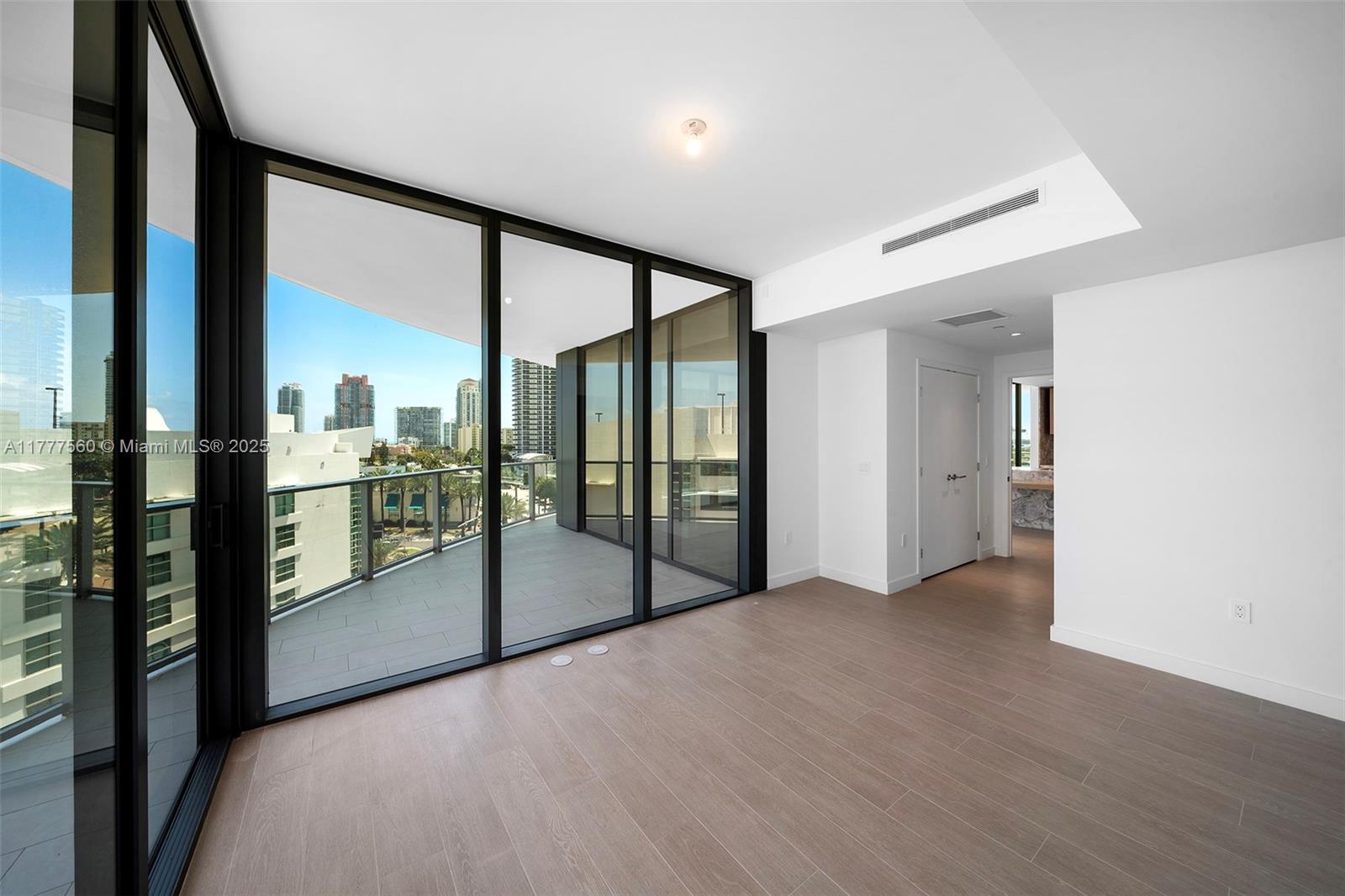 FIVE PARK - Residential