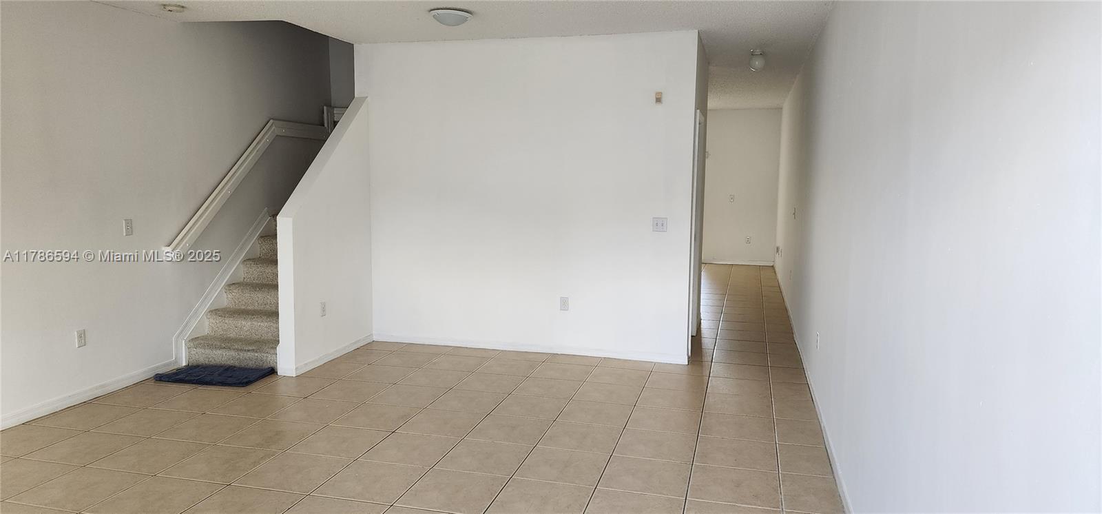 Rental Property at 2318 Se 23rd Ter 2318, Homestead, Miami-Dade County, Florida - Bedrooms: 2 
Bathrooms: 3  - $2,100 MO.