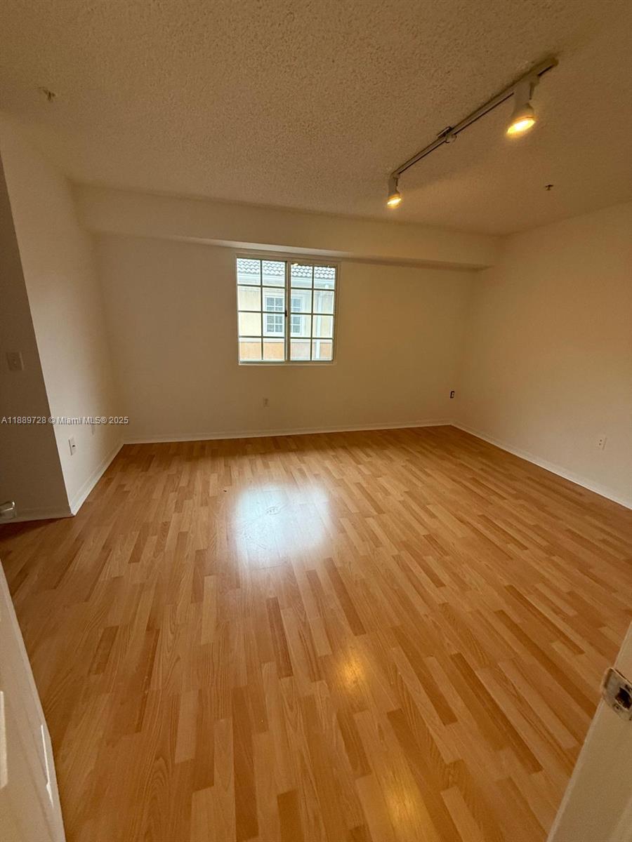 AVENTI AT AVENTURA CONDO - Residential Lease