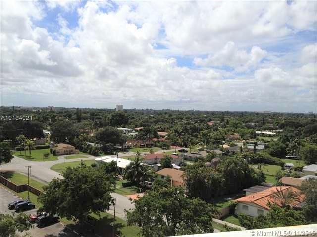 Spacious 1 Bed 1 Bath apartment. Bldg is within walking distance to Publix, shops, LA Fitness. Close to I-95, shopping beaches and Aventura. Amenities include club house, gym and swimming pool by the lake. Very well kept managed community.