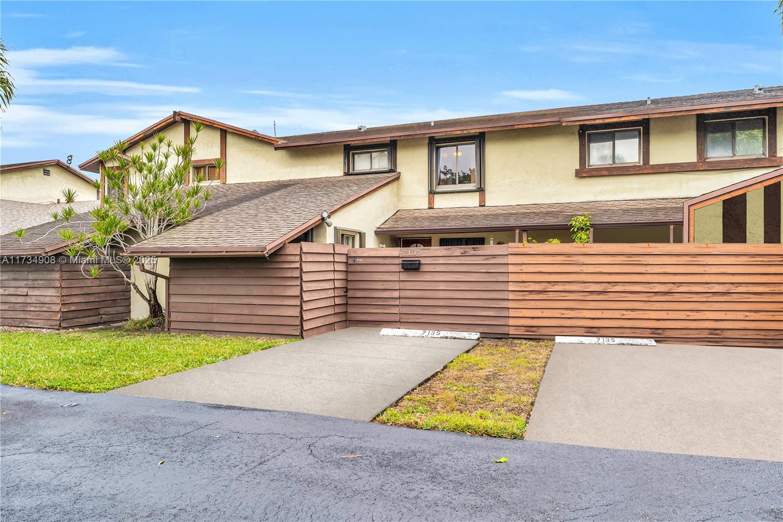 Property for Sale at 7135 Sw 105th Ct, Miami, Broward County, Florida - Bedrooms: 3 
Bathrooms: 2  - $485,000