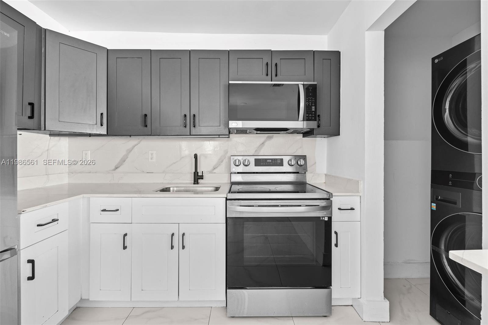 BEVERLY HEIGHTS - Residential Lease