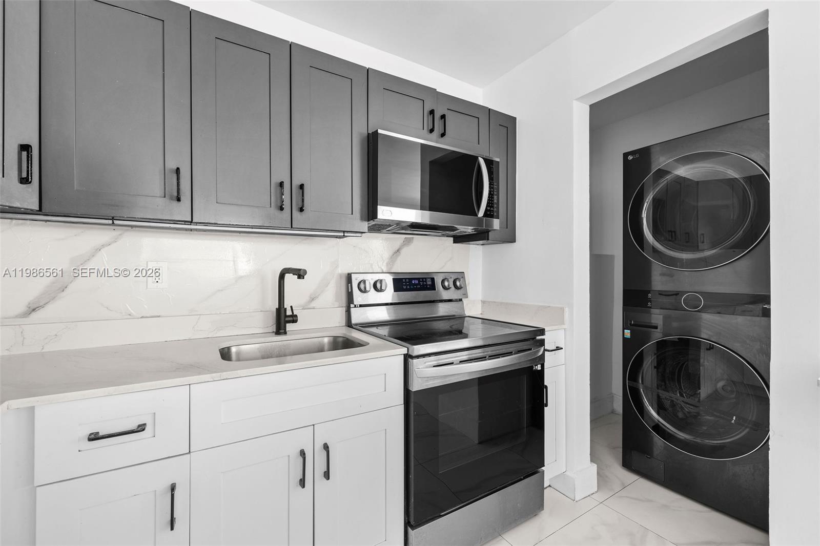 BEVERLY HEIGHTS - Residential Lease