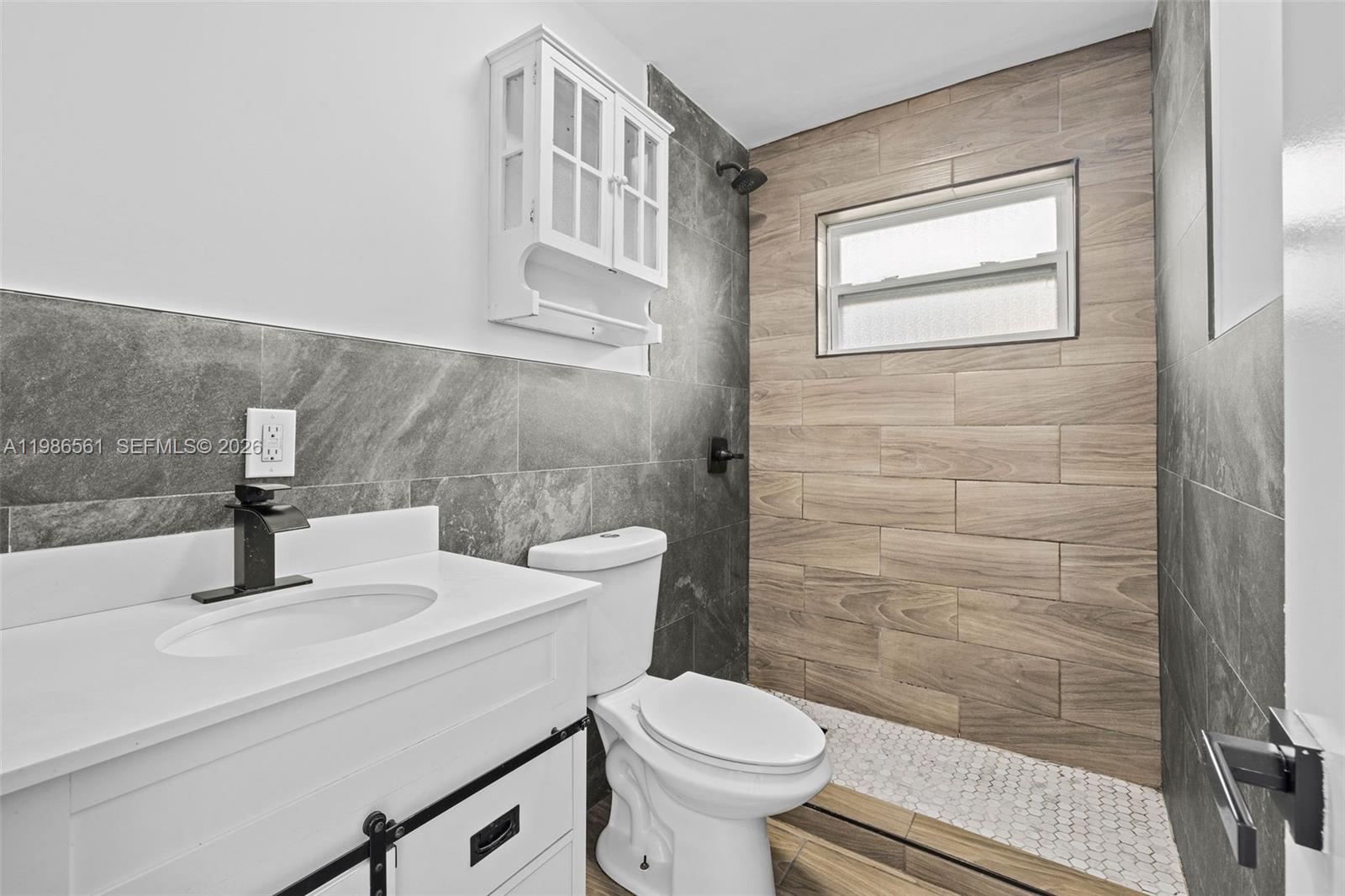 BEVERLY HEIGHTS - Residential Lease