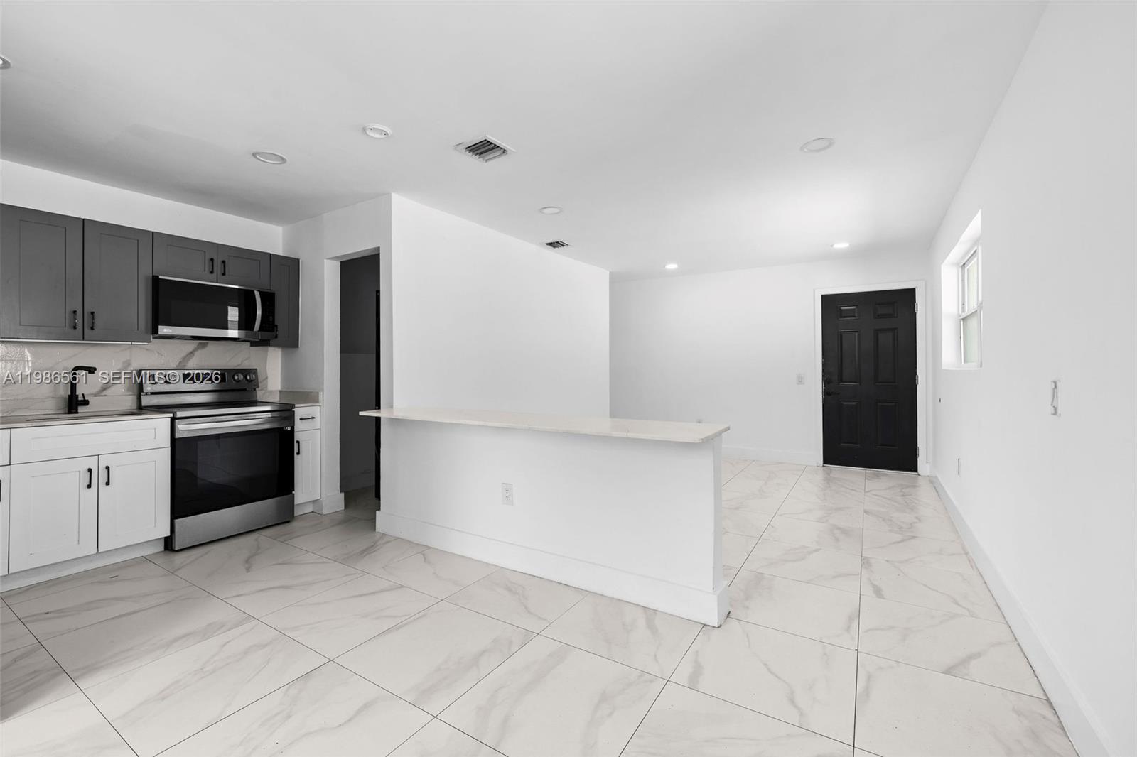 BEVERLY HEIGHTS - Residential Lease