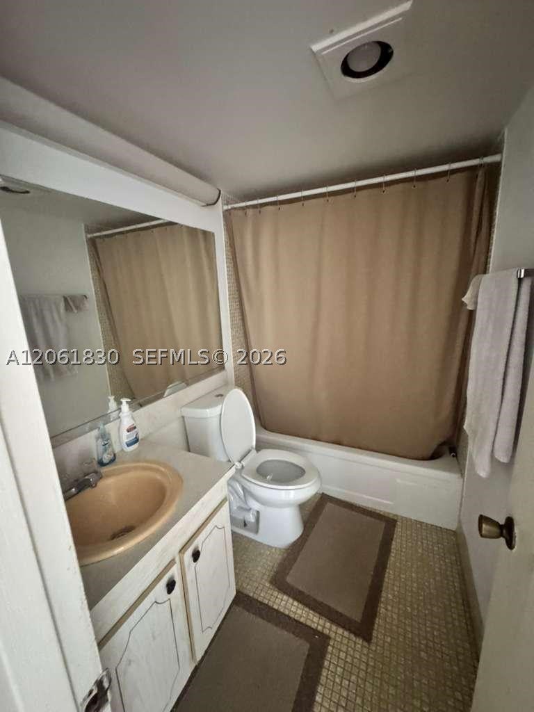 568 N Mansfield N 568