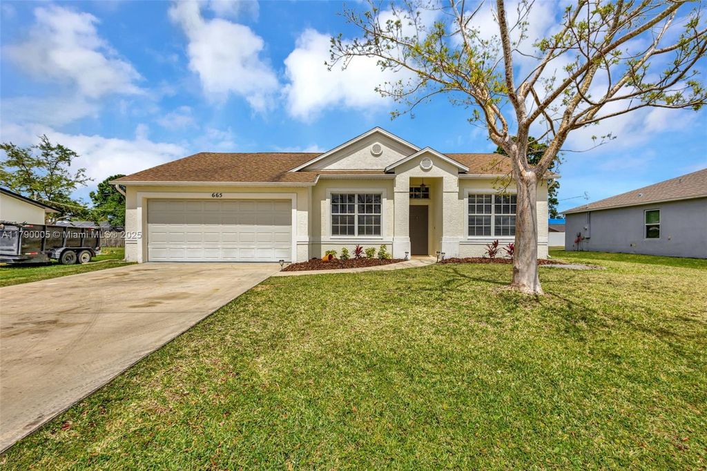 Photo of 665 NE Horizon Ln, Port St Lucie, FL 34983 (MLS # A11790005)