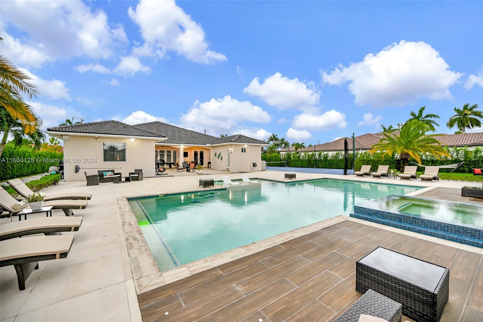 SWEETWATER ESTS SUB - Residential