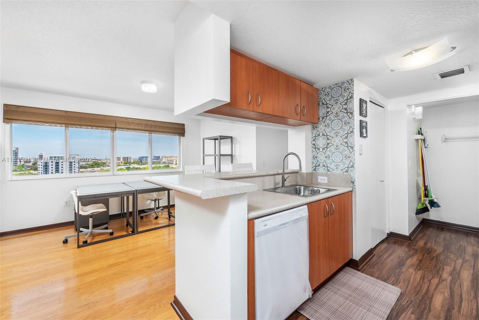 816 NW 11th St 1101, Miami, FL, 33136/$409,999 4 816 NW 11th St 1101