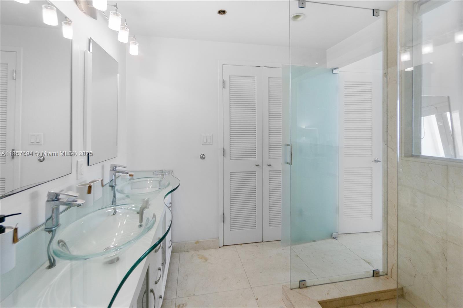 THE DECOPLAGE CONDO - Residential Lease