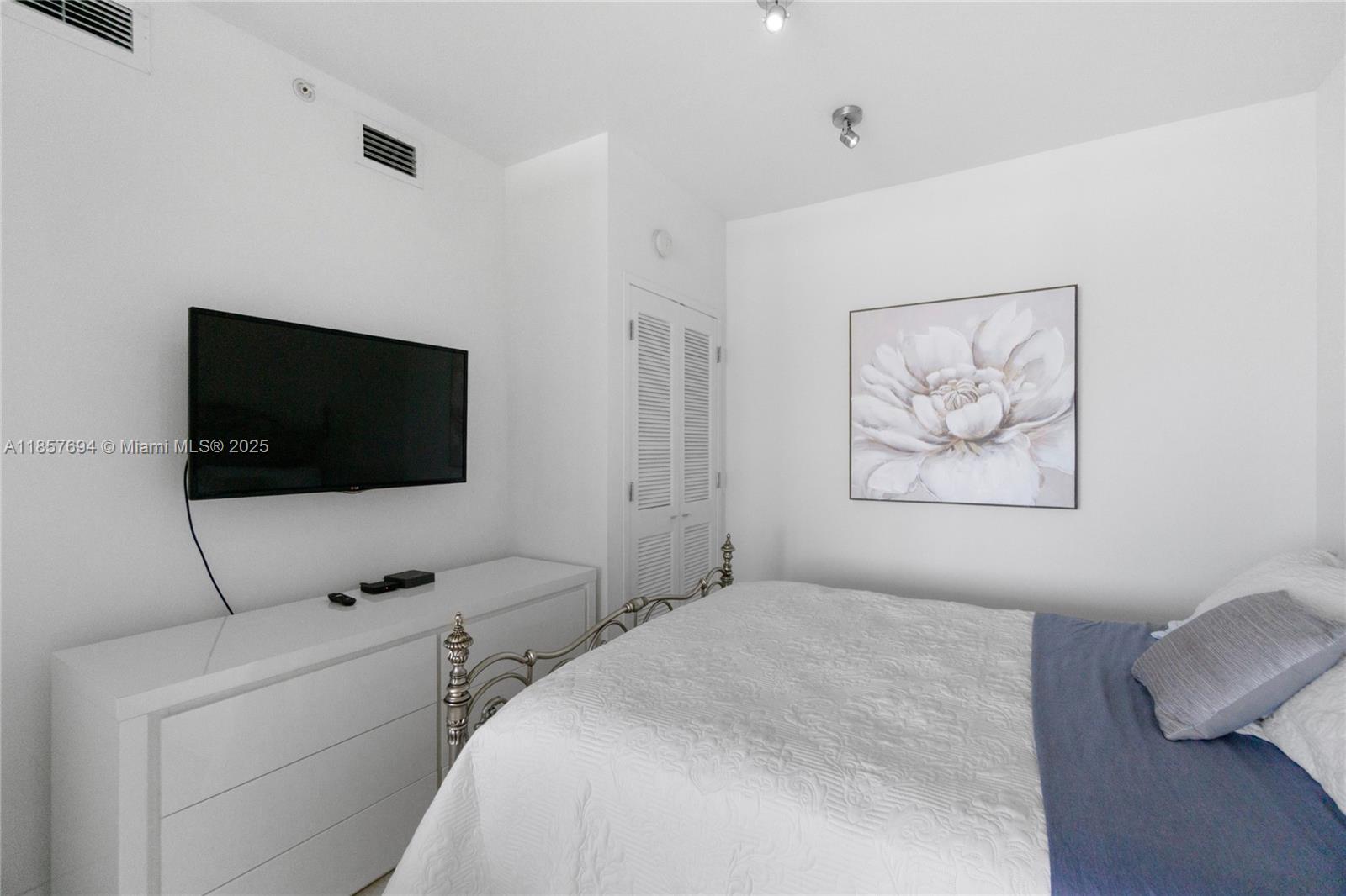 THE DECOPLAGE CONDO - Residential Lease