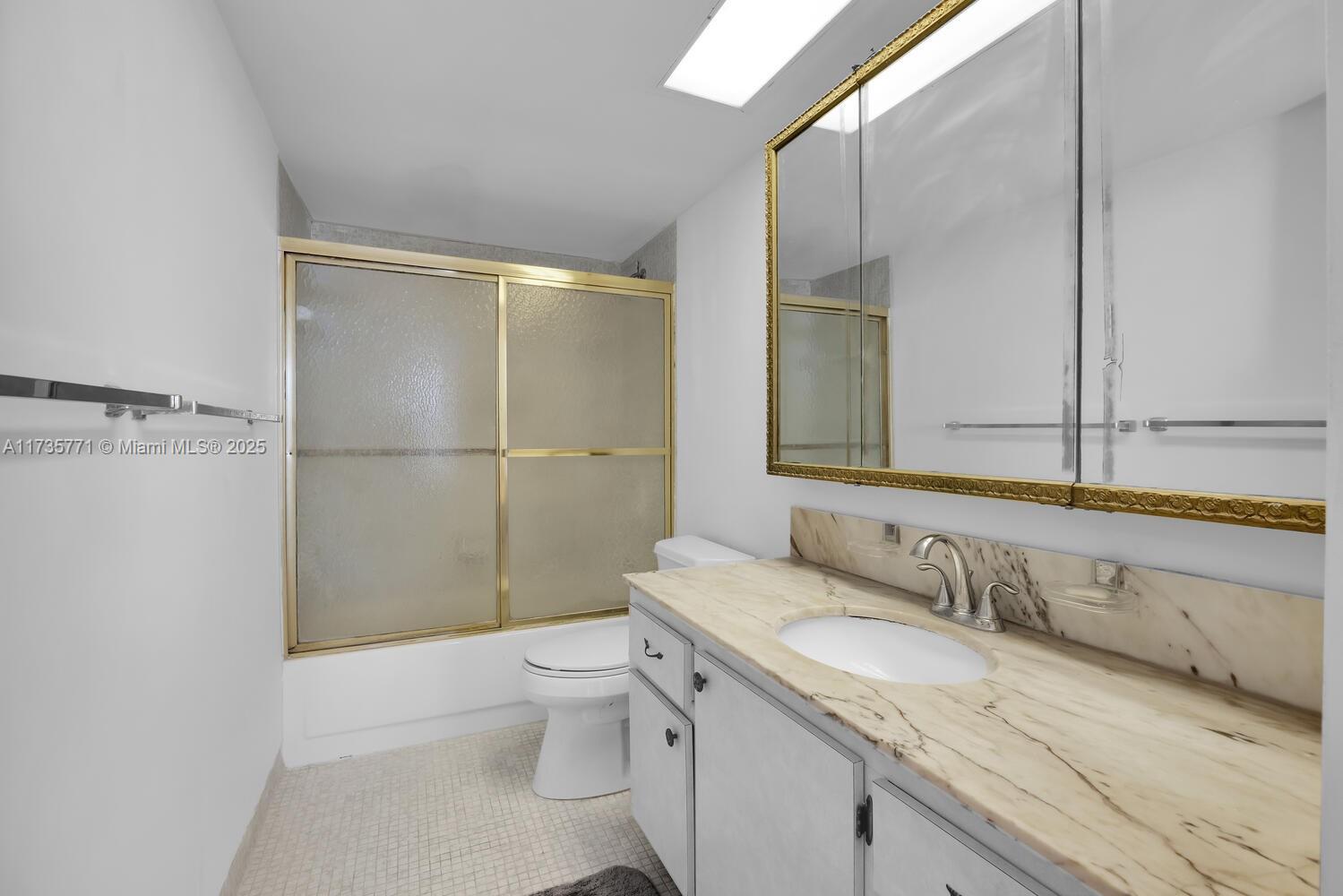THE CARRIAGE HOUSE CONDO - Residential