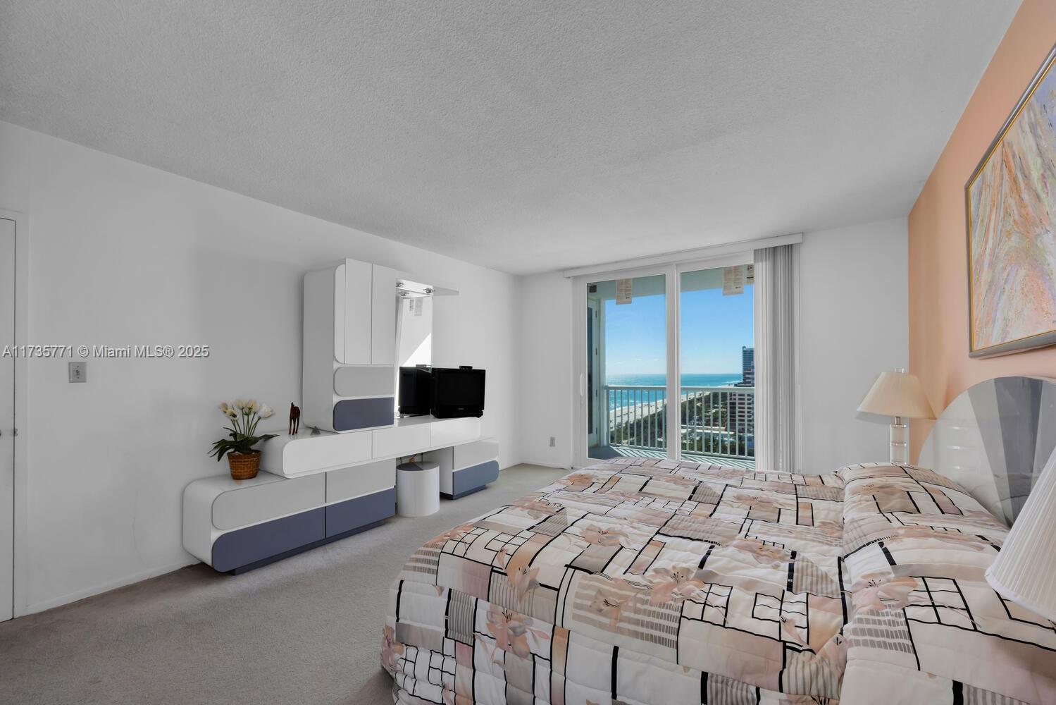 THE CARRIAGE HOUSE CONDO - Residential
