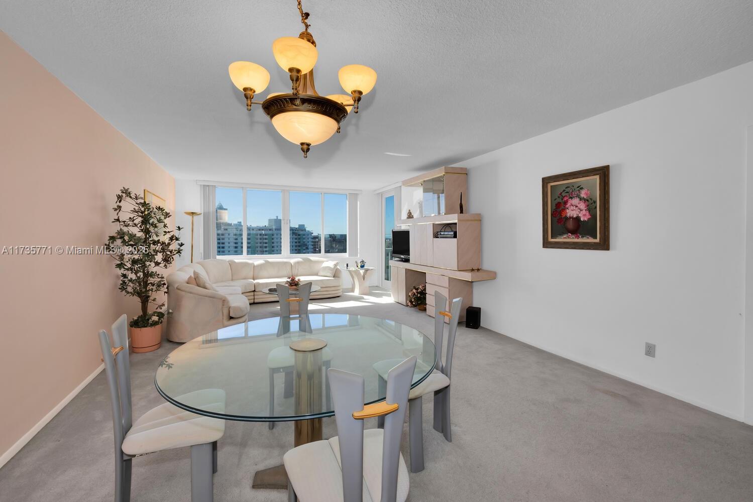 THE CARRIAGE HOUSE CONDO - Residential