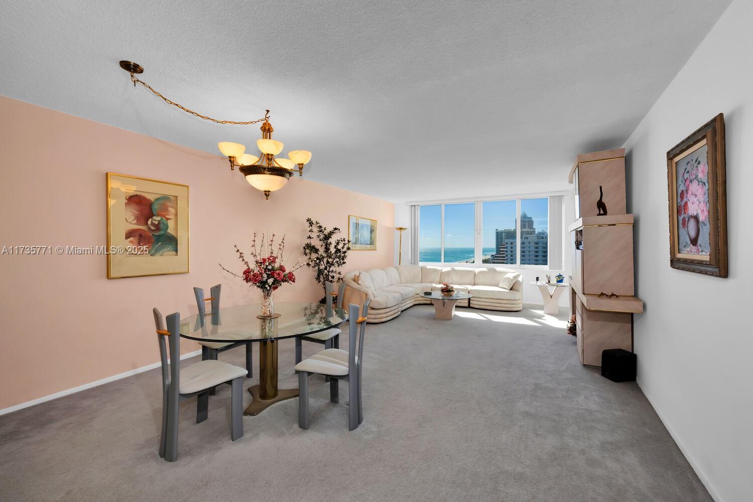 THE CARRIAGE HOUSE CONDO - Residential