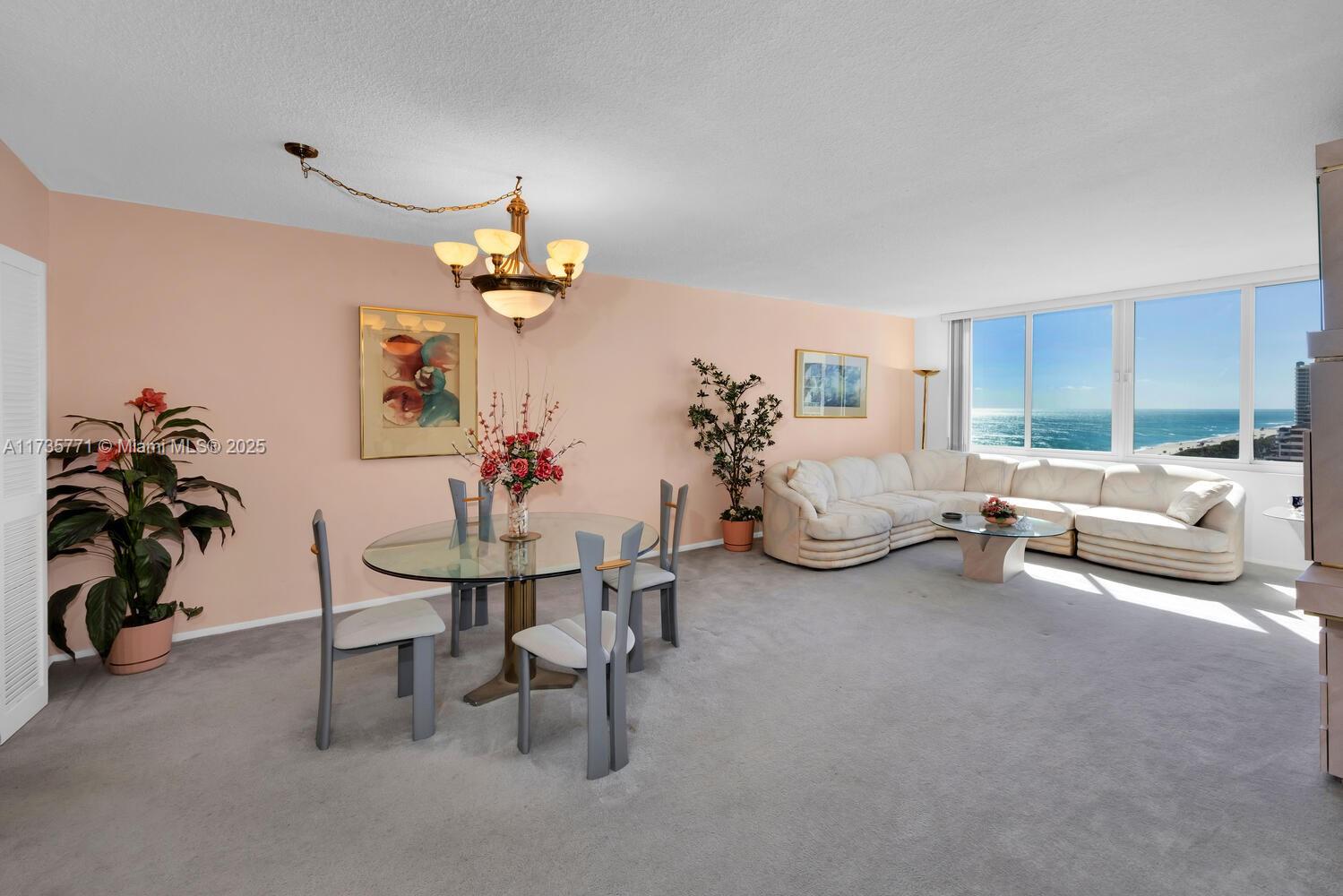 THE CARRIAGE HOUSE CONDO - Residential