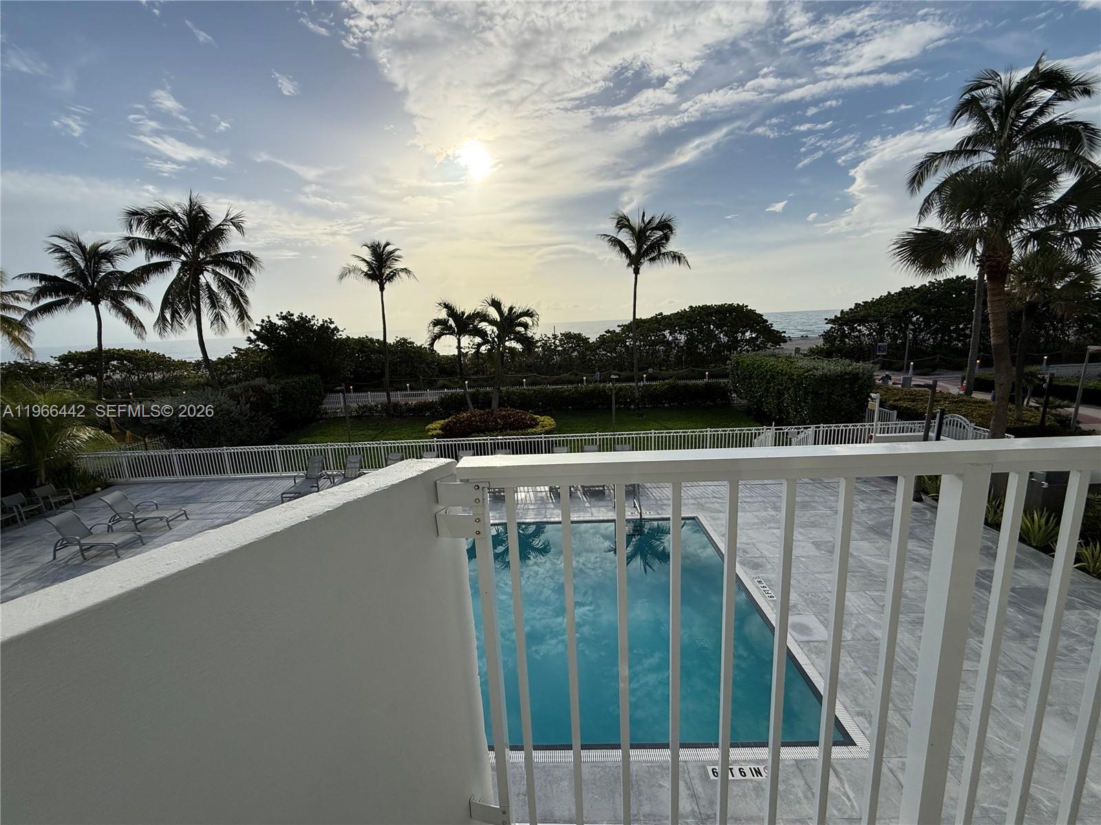 4301 Collins Ave 208