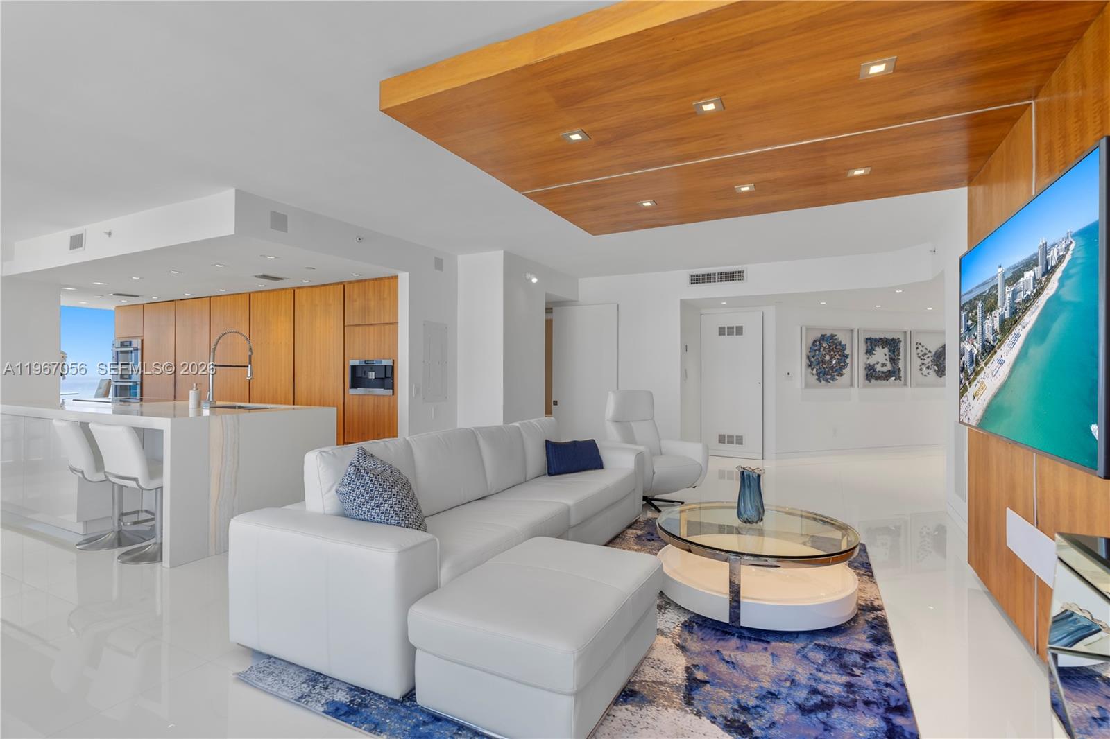 4779 COLLINS AV 3701