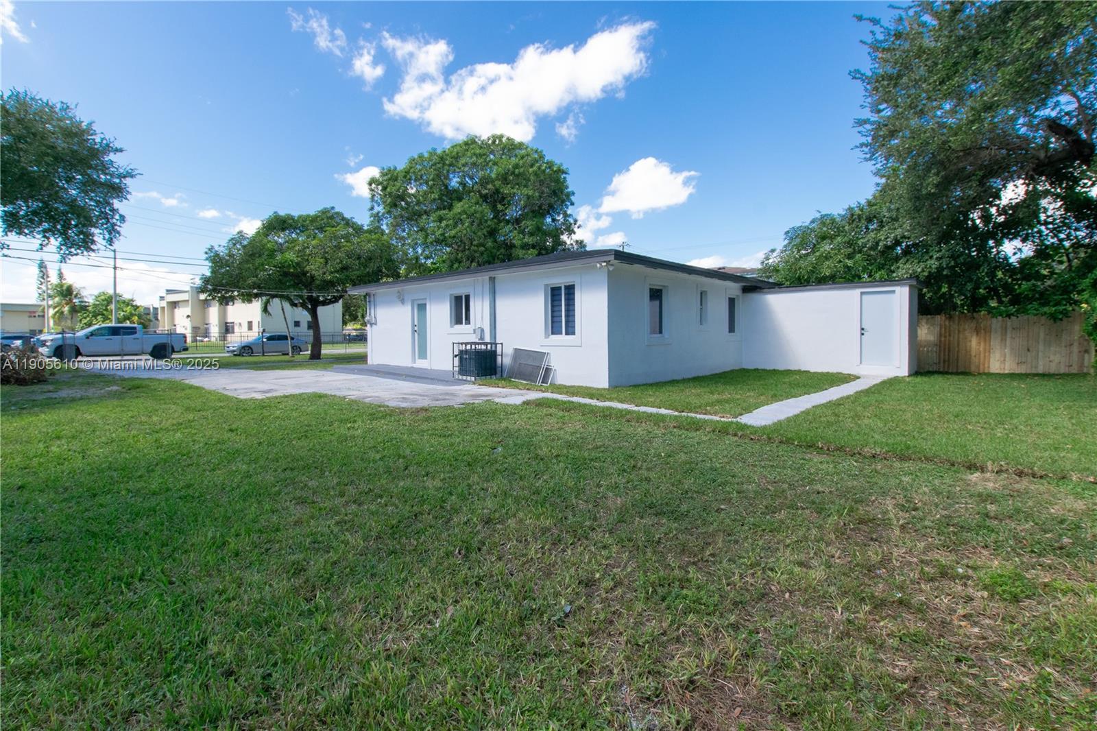OAKLAND PARK - Residential
