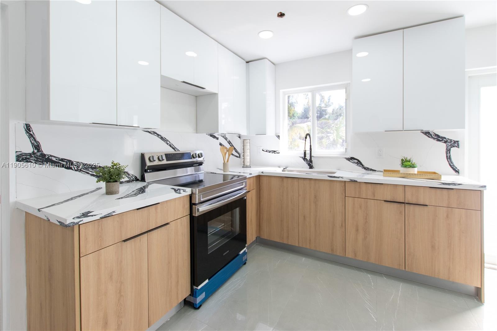 OAKLAND PARK - Residential