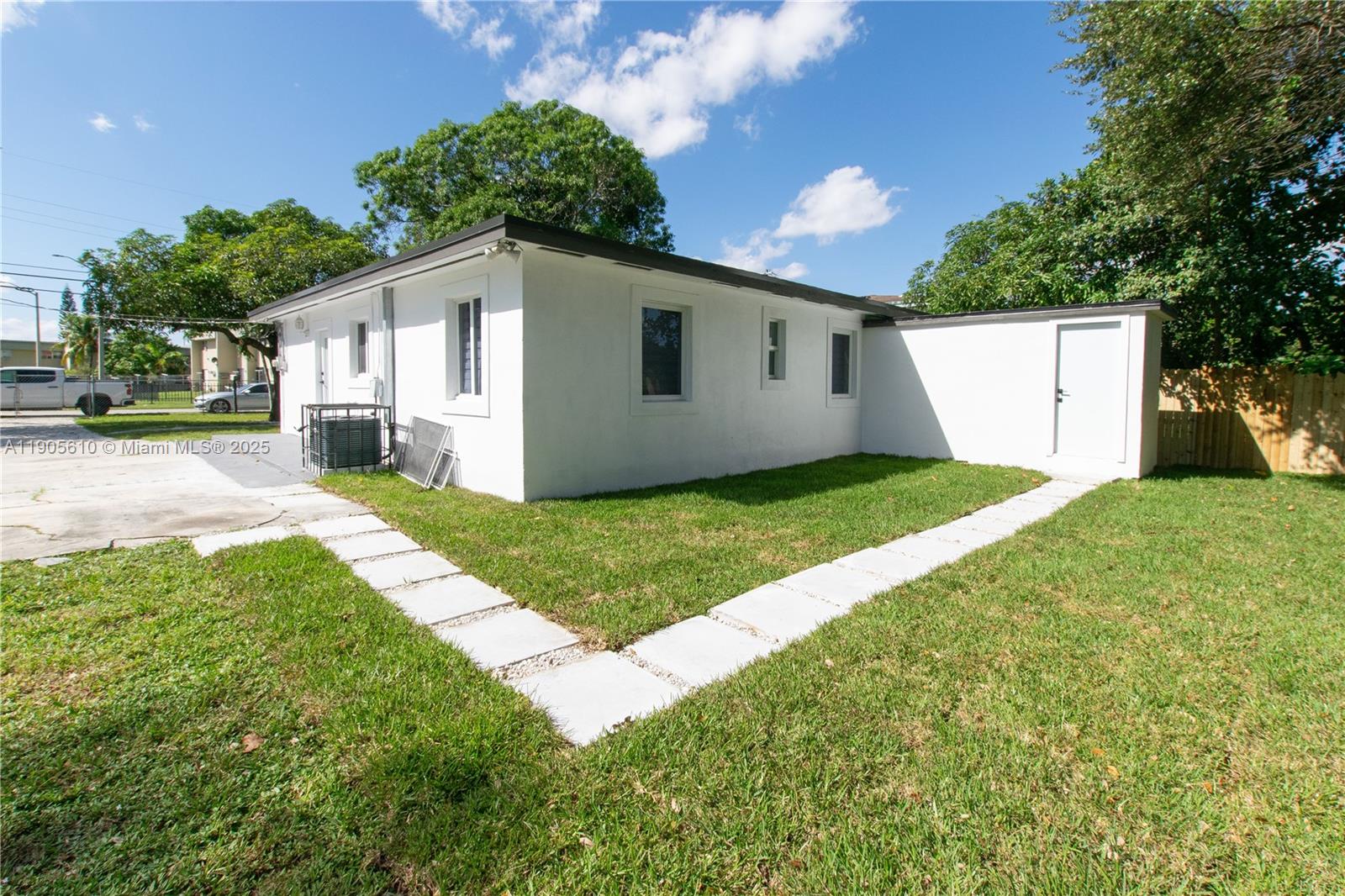 OAKLAND PARK - Residential
