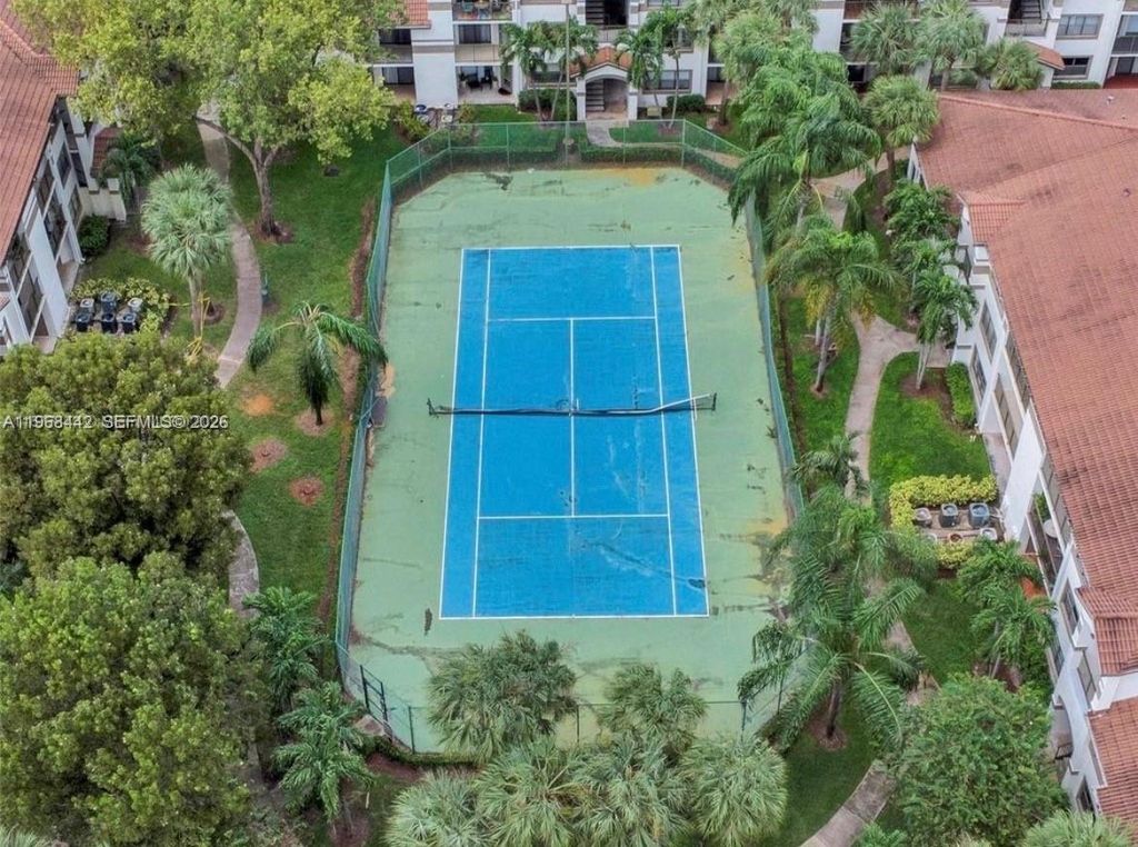 Photo of 570 S Park Rd #12-6, Hollywood, FL 33021 (MLS # A11968442)