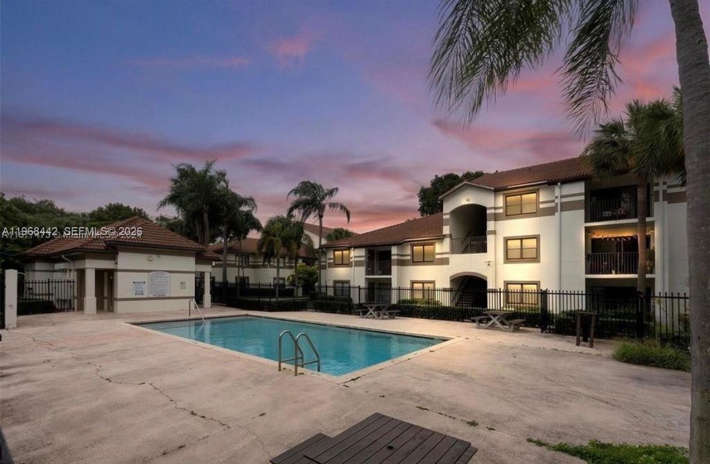 Photo of 570 S Park Rd #12-6, Hollywood, FL 33021 (MLS # A11968442)