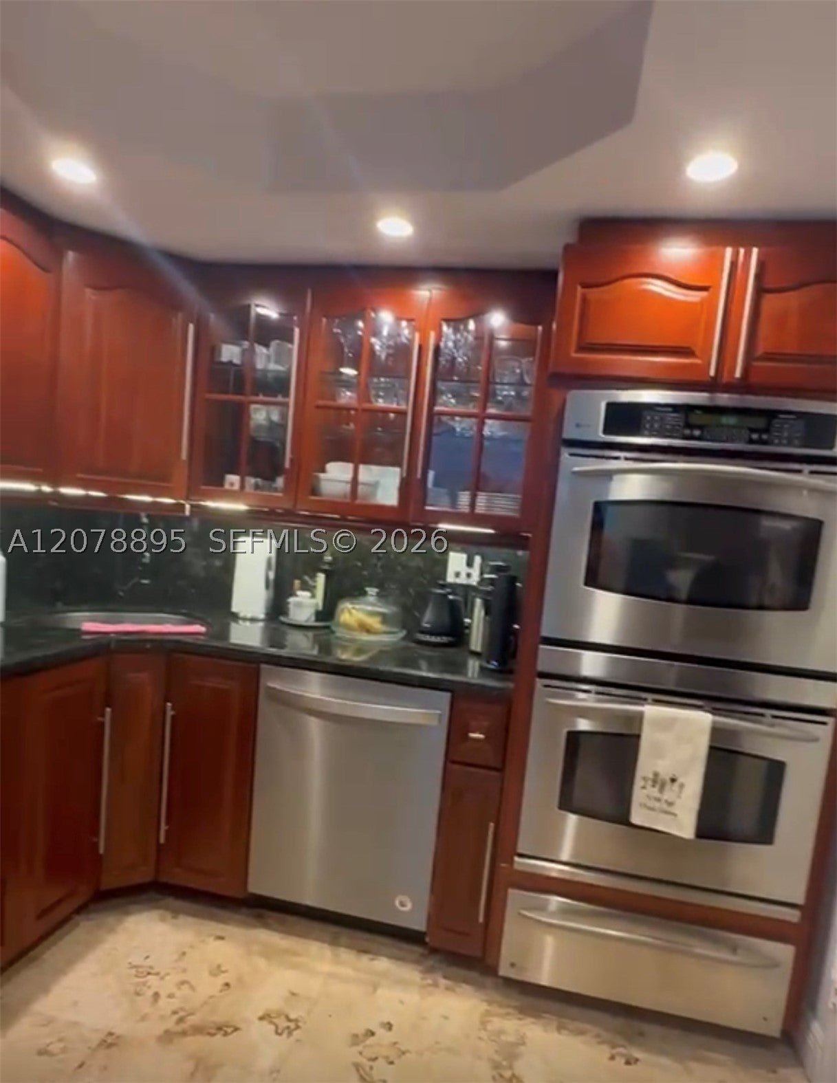 5555 Collins Ave 10G